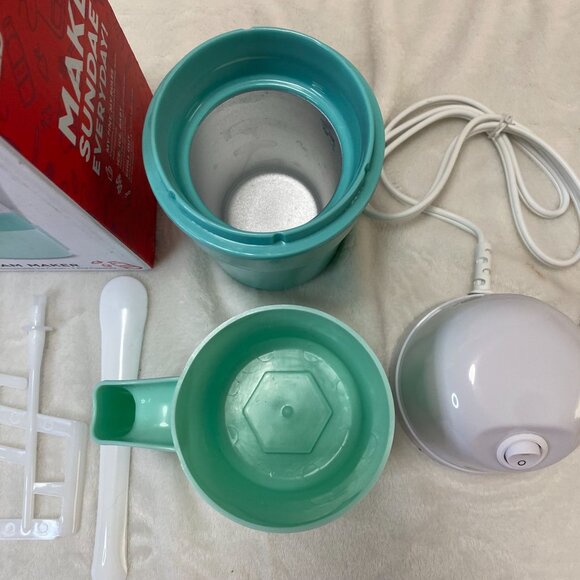 Dash My Pint Ice Cream Maker Homemade Ice Cream - Picture 6 of 9